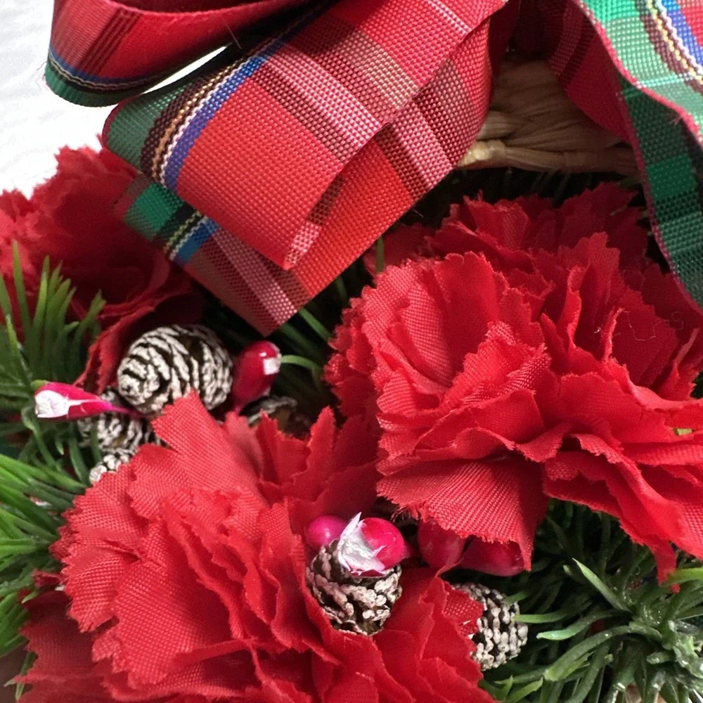 Vintage Small Wicker Christmas Basket With Floral Lid Ribbon Multicolor 4